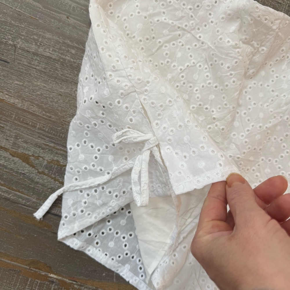 Zara White Eyelet Lace Set Ensemble Peplum Blouse Flat Front Shorts - Picture 5 of 8